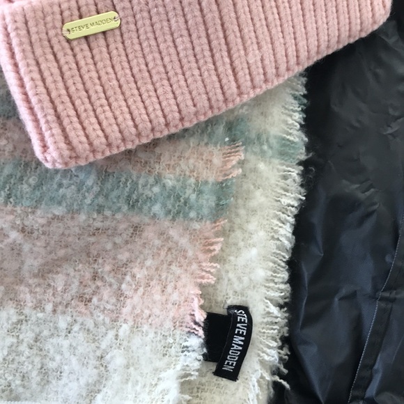 Hat and scarf - Picture 2 of 2